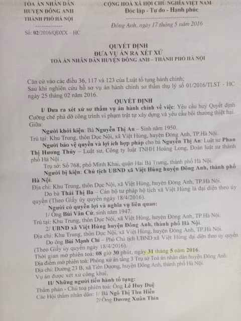 Tòa án nhân dân huyện Đông Anh yêu cầu hủy quyết định cưỡng chế mà Chủ tịch xã Việt Hùng ban hành, nhưng lại bác yêu cầu bồi thường của bà Nguyễn Thị An.
