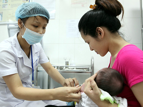 Nếu xảy ra sự cố sau tiêm chủng vắc-xin, nạn nhân và gia đình sẽ được bồi thường. ảnh minh họa: vtc.