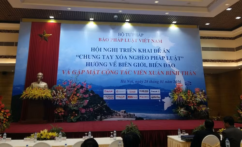 Báo Pháp luật Việt Nam “Chung tay xóa nghèo pháp luật”. ảnh: Ngọc Quang.