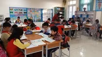 Bà Ngô Thị Thanh - Hiệu trưởng Trường Tiểu học Nam Từ Liêm cho biết, với cơ sở vật chất hiện đại và chỉ có 30 học sinh/lớp nên việc áp dụng mô hình VNEN không gặp khó khăn gì lớn. ảnh: Ngọc Quang. Bà Ngô Thị Thanh - Hiệu trưởng Trường Tiểu học Nam Từ Liêm cho biết, với cơ sở vật chất hiện đại và chỉ có 30 học sinh/lớp nên việc áp dụng mô hình VNEN không gặp khó khăn gì lớn. ảnh: Ngọc Quang.