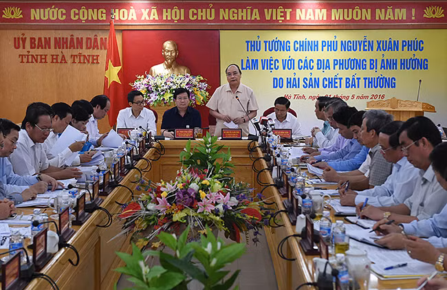 Thủ tướng đánh giá công tác quản lý môi trường còn nhiều bất cập, nhất là việc quan trắc, giám sát nước thải ở một số nhà máy liên quan còn lỏng lẻo. ảnh: VGP. Thủ tướng đánh giá công tác quản lý môi trường còn nhiều bất cập, nhất là việc quan trắc, giám sát nước thải ở một số nhà máy liên quan còn lỏng lẻo. ảnh: VGP.