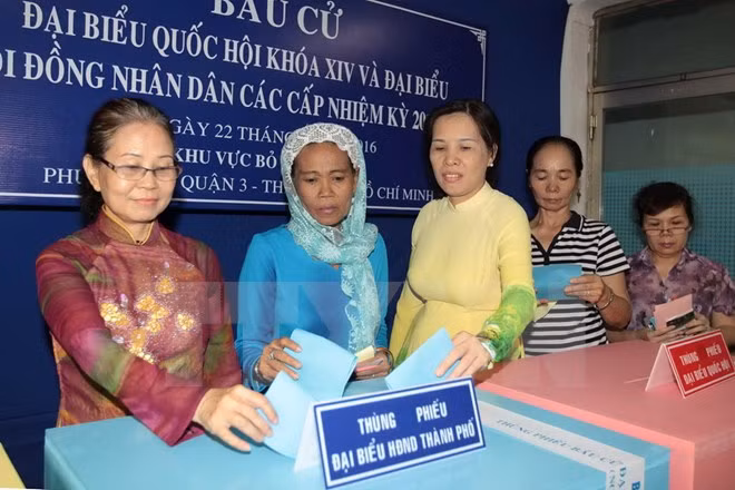 Đồng bào dân tộc Chăm TP Hồ Chí Minh bỏ phiếu bầu cử tại khu vực bỏ phiếu số 89, phường 13, quận 3. (Ảnh: Thanh Vũ/TTXVN) Đồng bào dân tộc Chăm TP Hồ Chí Minh bỏ phiếu bầu cử tại khu vực bỏ phiếu số 89, phường 13, quận 3. (Ảnh: Thanh Vũ/TTXVN)