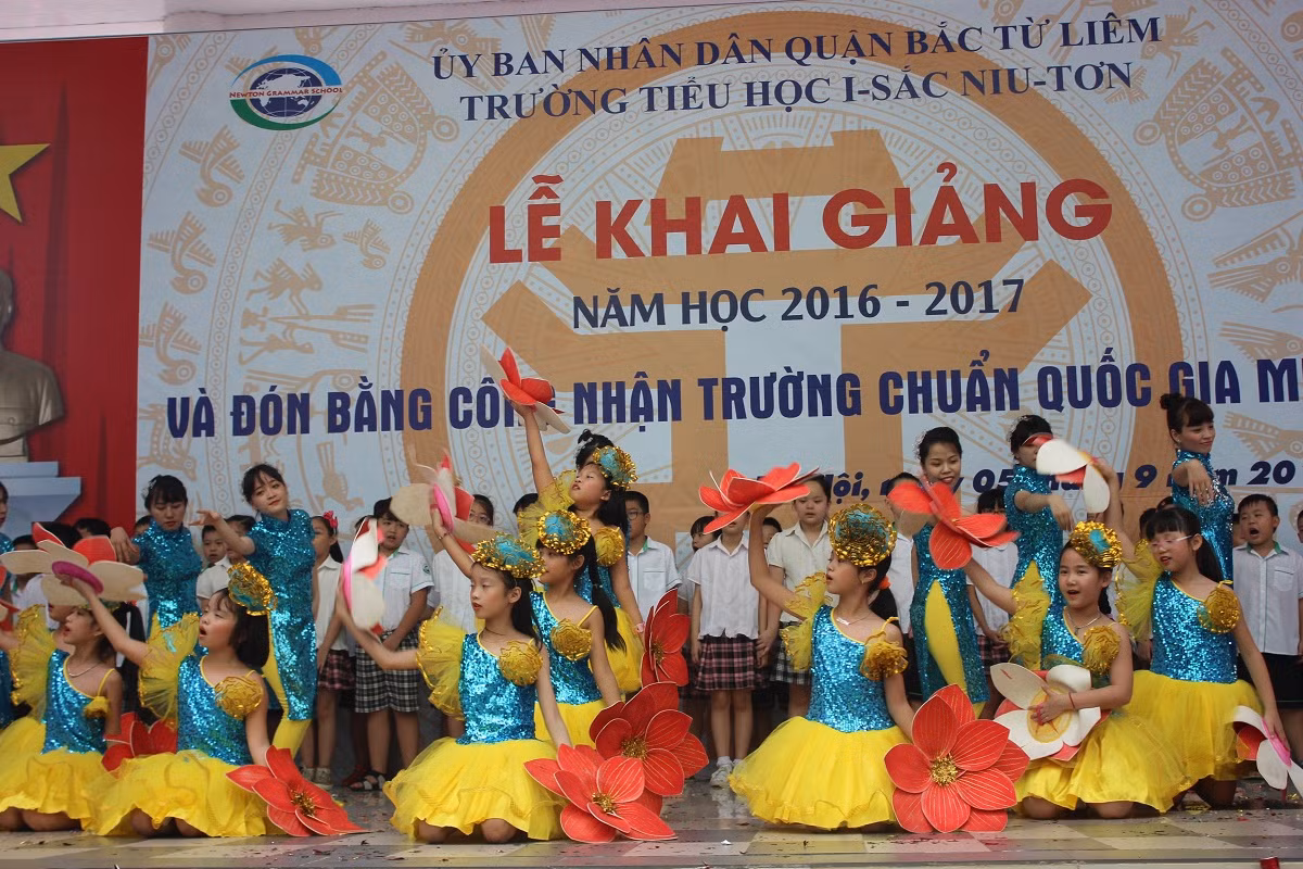 Trường Tiểu học I-Sắc-Niu-Tơn đã đào tạo được nhiều học sinh giỏi, đóng góp vào thành tích đáng tự hào của giáo dục Thủ đô. ảnh: LBD.