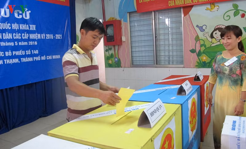 Đến khoảng 9h30 đã có gần 500 cử tri hoàn thành việc bỏ phiếu Đến khoảng 9h30 đã có gần 500 cử tri hoàn thành việc bỏ phiếu