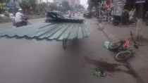 Chiếc xe chở tôn cồng kềnh đã cứa vào cổ bé trai sinh năm 2007 khiến cháu tử vong vì mất quá nhiều máu. ảnh: Tiền phong.