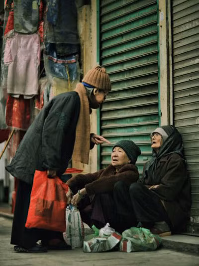 Là lâu ngày không gặp lại, trò chuyện của những...người già Là lâu ngày không gặp lại, trò chuyện của những...người già