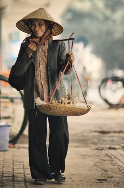 Lặng lẽ từng bước trên con đường mưu sinh Lặng lẽ từng bước trên con đường mưu sinh