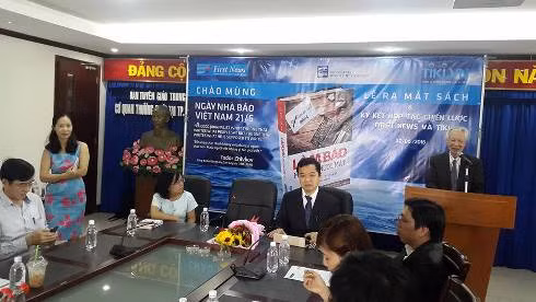 Nhà báo lão thành Lê Khắc Hoan chia sẻ về cuốn sách "Làm báo - Mực mài nước mắt" (ảnh: P.L)