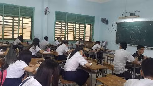 Một lớp học luyện thi tuyển sinh lớp 10 ở trường học tại quận 11, TP.HCM (ảnh