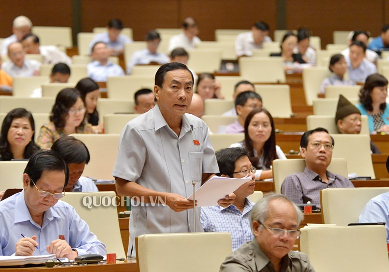 Đại biểu Phạm Văn Hòa phát biểu tại hội trường. Ảnh: Quochoi.vn