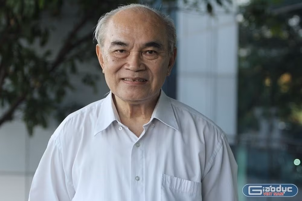 Giáo sư Lâm Quang Thiệp: “Người ra đề hoàn toàn có thể điều khiển được phổ điểm” (Ảnh: Thùy Linh) Giáo sư Lâm Quang Thiệp: “Người ra đề hoàn toàn có thể điều khiển được phổ điểm” (Ảnh: Thùy Linh)