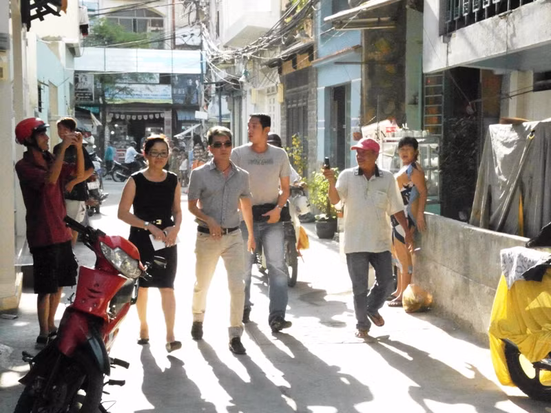 Chiều 7/4, Mr Đàm đã đến viếng tang nhạc sĩ Thanh Sơn. Sự xuất hiện của Mr Đàm đã làm xôn xao con xóm nhỏ tại TP.HCM.