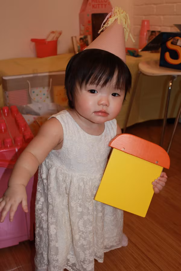 Ngày 8/4, nàng Ngọc Diệp của 'Bỗng dưng muốn khóc' tổ chức buổi tiệc sinh nhật mừng con gái tròn 1 tuổi tại Canada. Ngày 8/4, nàng Ngọc Diệp của 'Bỗng dưng muốn khóc' tổ chức buổi tiệc sinh nhật mừng con gái tròn 1 tuổi tại Canada.