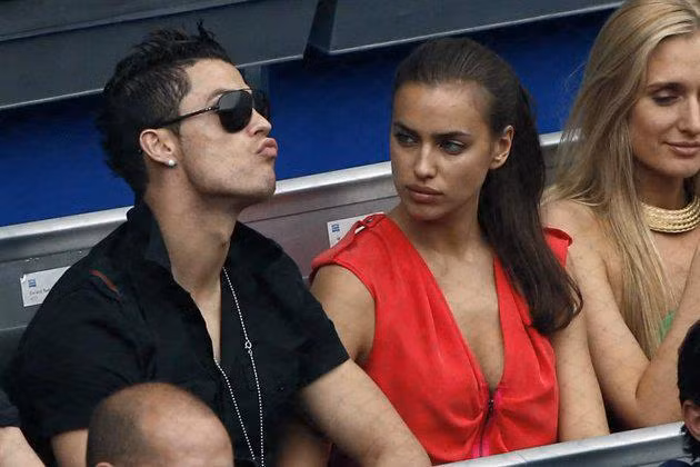 Điệu nhu mỏ quen thuộc của Ronaldo