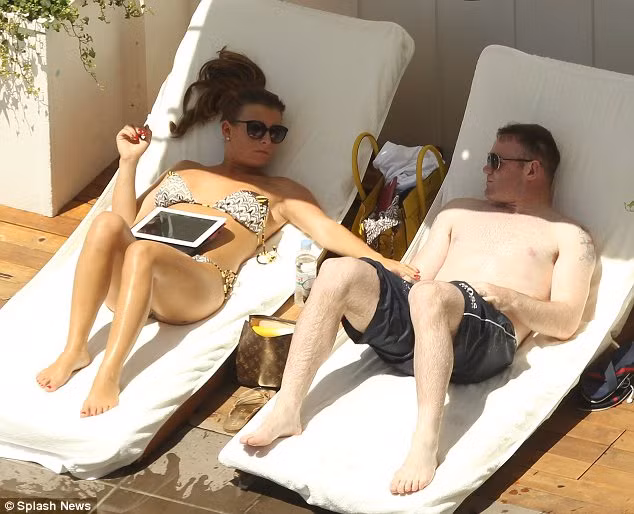 Trước khi tham dự EURO 2012, Rooney cũng đã cùng bà xã Coleen và con trai có một kỳ nghỉ ngắn tại Angeles
