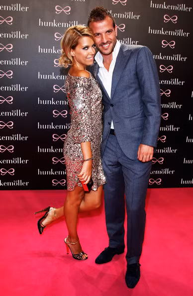 Sau khi cùng đội tuyển Hà Lan trở về từ EURO 2012, Rafael Van Der Vaart và bà xã Sylvie van der Vaart thường xuyên xuất hiện cùng nhau trước công chúng