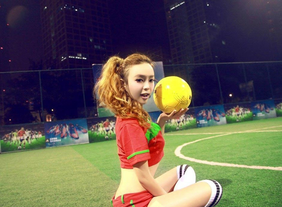 Người đẹp hâm mộ đội tuyển Bồ Đào Nha