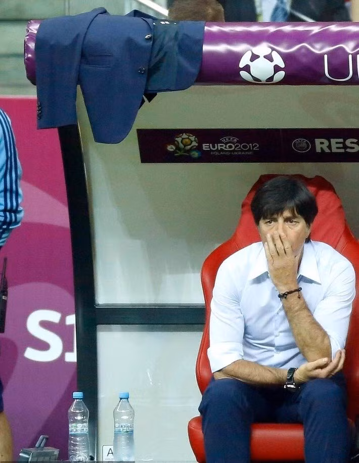 HLV Joachim Loew cũng bất lực sau khi Đức để Italia dẫn bàn