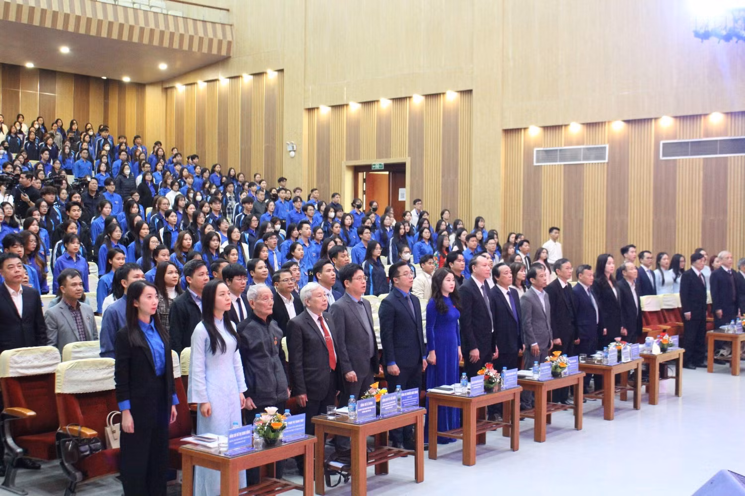 Đại biểu tham dự buổi lễ. Ảnh: HNUE.