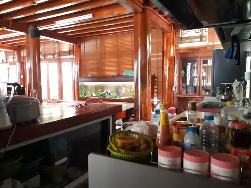 Trước thông tin bạn đọc phản ánh phản ánh về việc Hệ thống giáo dục trường Ngôi Sao Hà Nội sử dụng sai mục đích ngôi nhà sàn được cấp phép lắp đặt tạm làm giáo vụ trực quan. Lãnh đạo phường Nhân Chính cho rằng đó không phải việc mà chính quyền quản lý. Ảnh Mai Hồ. Trước thông tin bạn đọc phản ánh phản ánh về việc Hệ thống giáo dục trường Ngôi Sao Hà Nội sử dụng sai mục đích ngôi nhà sàn được cấp phép lắp đặt tạm làm giáo vụ trực quan. Lãnh đạo phường Nhân Chính cho rằng đó không phải việc mà chính quyền quản lý. Ảnh Mai Hồ.