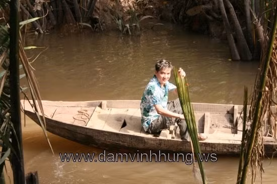 Bơi thuyền.