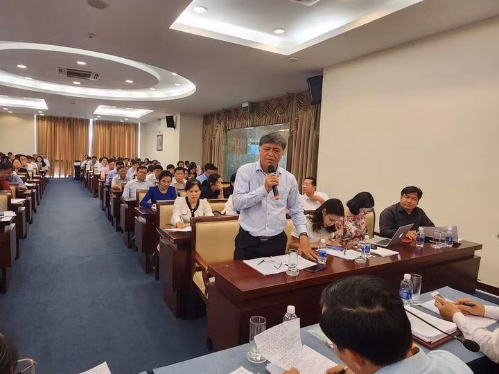 Ông Nguyễn Văn Hiếu - Giám đốc Sở Giáo dục và Đào tạo Thành phố Hồ Chí Minh phát biểu tại phiên thảo luận (Ảnh: P.L)