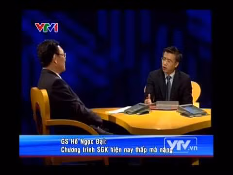 Bộ trưởng Phạm Vũ Luận và nhà báo Quang Minh trong một chương trình Đối thoại và chính sách năm 2011, ảnh chụp màn hình. Bộ trưởng Phạm Vũ Luận và nhà báo Quang Minh trong một chương trình Đối thoại và chính sách năm 2011, ảnh chụp màn hình.