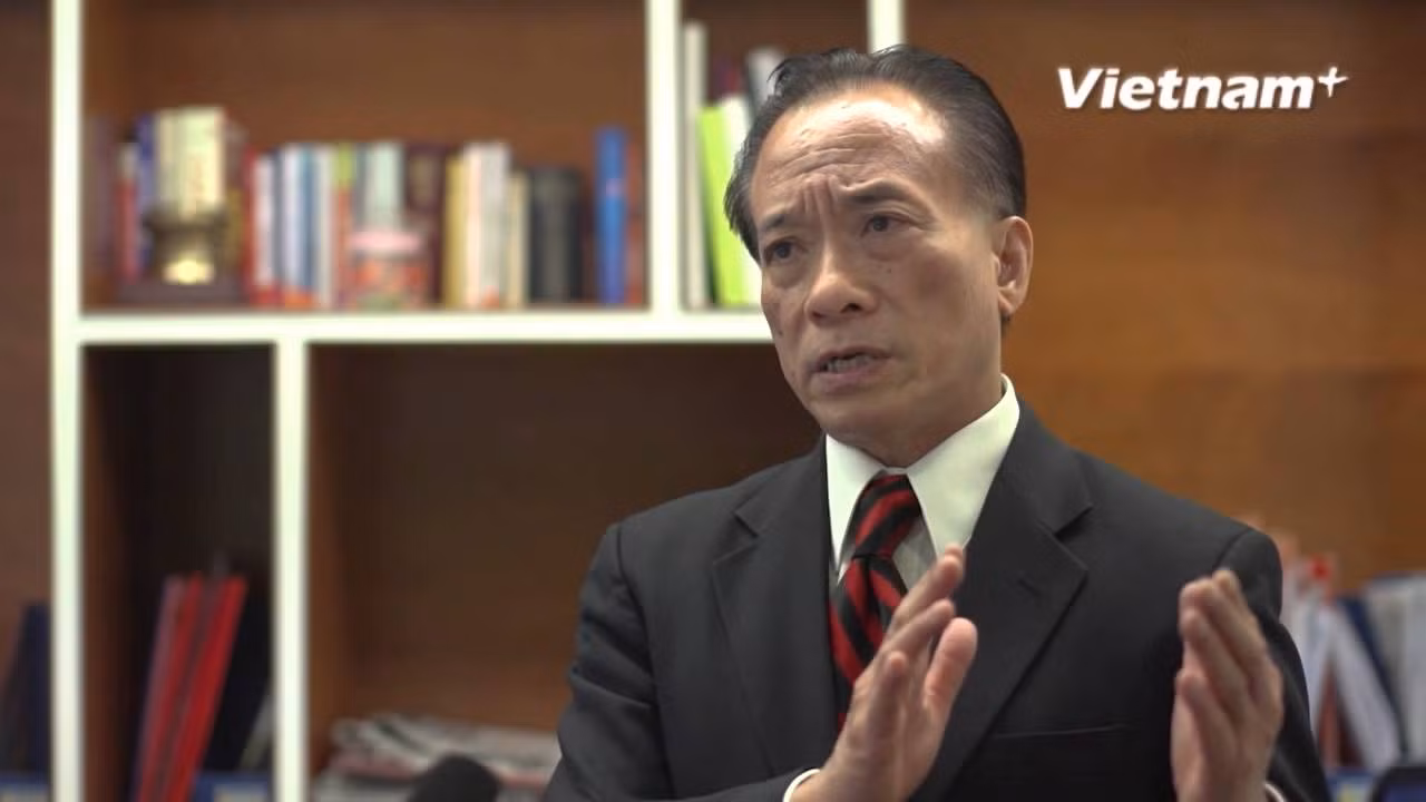 Tiến sĩ Nguyễn Trí Hiếu cho rằng, cán bộ, nhân viên ngân hàng nhận thù lao của khách hàng là vi phạm nguyên tắc tài chính. Ảnh: TTXVN Tiến sĩ Nguyễn Trí Hiếu cho rằng, cán bộ, nhân viên ngân hàng nhận thù lao của khách hàng là vi phạm nguyên tắc tài chính. Ảnh: TTXVN