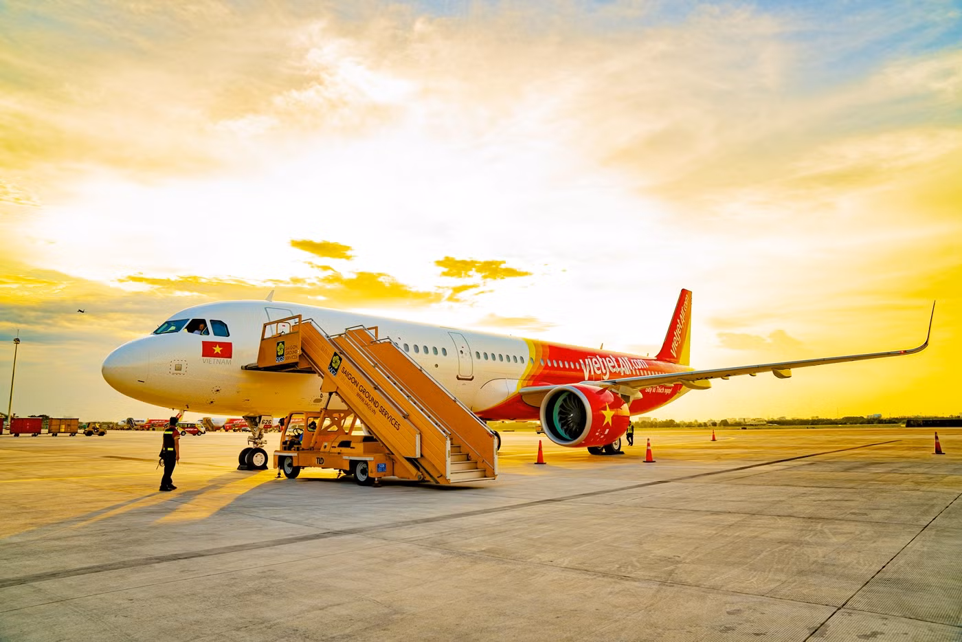 Đón hành khách thứ 100 triệu, Vietjet tung quà máy bay vàng nặng ký. Đón hành khách thứ 100 triệu, Vietjet tung quà máy bay vàng nặng ký.
