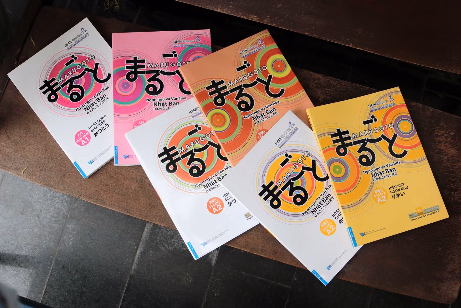 Bộ sách tiếng Nhật Marugoto là giáo trình tiếng Nhật chính thức của Japan Foundation. Bộ sách tiếng Nhật Marugoto là giáo trình tiếng Nhật chính thức của Japan Foundation.