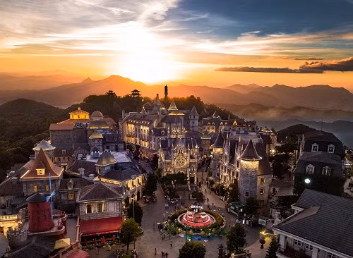 Tổ hợp giải trí Sun World Ba Na Hills. Tổ hợp giải trí Sun World Ba Na Hills.