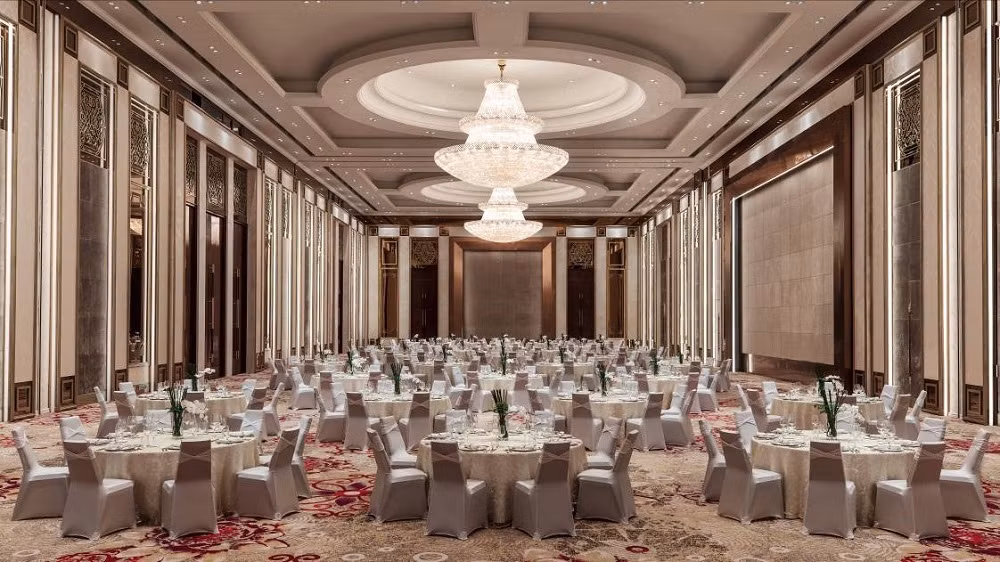 Phòng Hội nghị Grand Ballroom với trần cao nhất Việt Nam. Phòng Hội nghị Grand Ballroom với trần cao nhất Việt Nam.