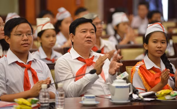 Khi lãnh đạo làm “sướng” lòng dân (Ảnh: vietnamnet.vn) Khi lãnh đạo làm “sướng” lòng dân (Ảnh: vietnamnet.vn)