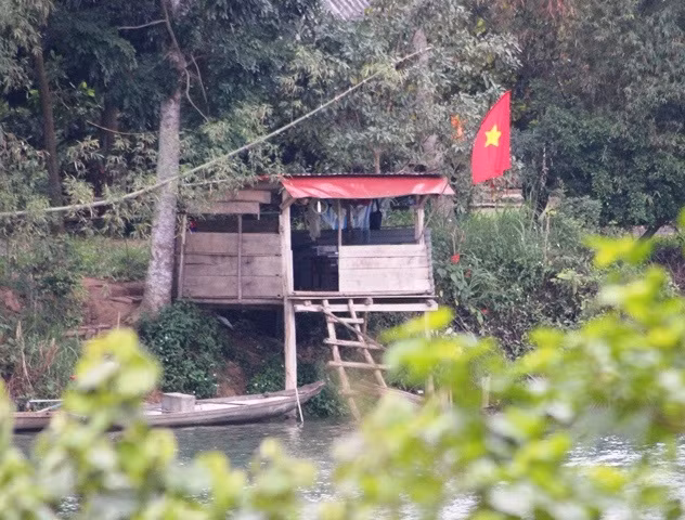 Chốt thu phí nằm ngoài vùng quy hoạch đã bị dẹp bỏ, yêu cầu di dời vào trong (Ảnh: Thủy Phan) Chốt thu phí nằm ngoài vùng quy hoạch đã bị dẹp bỏ, yêu cầu di dời vào trong (Ảnh: Thủy Phan)