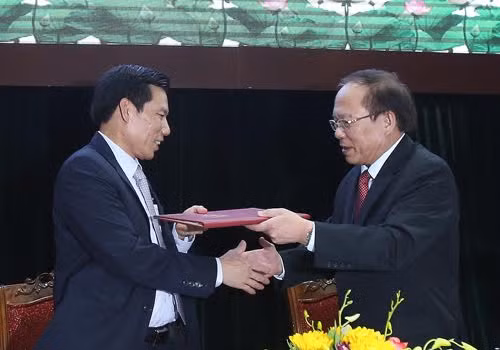 Lễ Bàn giao nhiệm vụ Bộ trưởng Bộ Văn hóa, Thể thao và Du lịch cho đồng chí Nguyễn Ngọc Thiện Lễ Bàn giao nhiệm vụ Bộ trưởng Bộ Văn hóa, Thể thao và Du lịch cho đồng chí Nguyễn Ngọc Thiện
