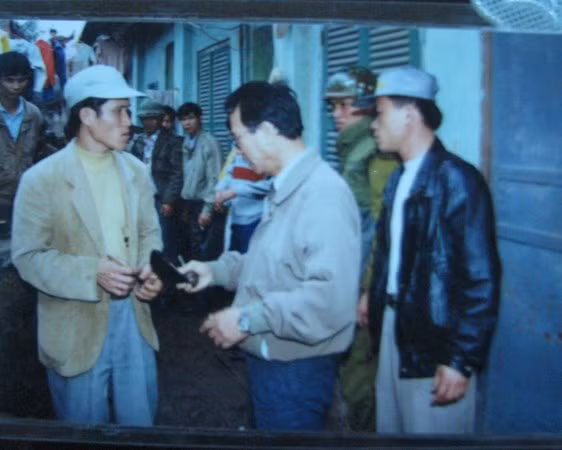 Thượng tá Nguyễn Trọng Lộ cùng lính của minh trong buổi vây bắt Cu Nên Thượng tá Nguyễn Trọng Lộ cùng lính của minh trong buổi vây bắt Cu Nên