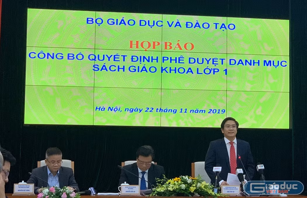 Bộ Giáo dục và Đào tạo tổ chức họp báo công bố danh mục sách giáo khoa lớp 1. (Ảnh minh họa: Thùy Linh) Bộ Giáo dục và Đào tạo tổ chức họp báo công bố danh mục sách giáo khoa lớp 1. (Ảnh minh họa: Thùy Linh)