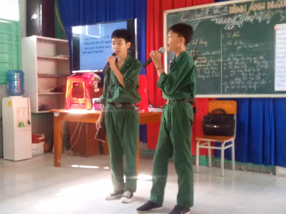 Học sinh minh họa cho bài học (Ảnh: Khánh Văn) Học sinh minh họa cho bài học (Ảnh: Khánh Văn)