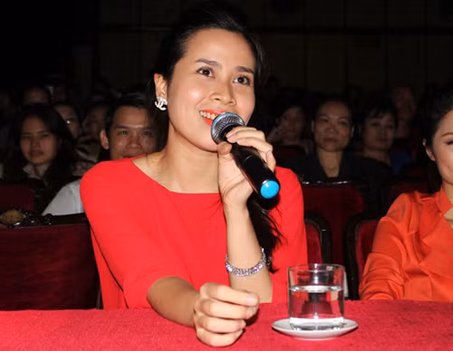 ... còn răng Lưu Hương Giang lại ngả vàng