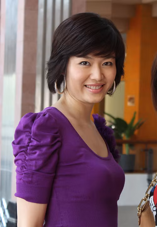 Hoa hậu Thu Thủy cũng chung cảnh ngộ với hàm răng xỉn màu