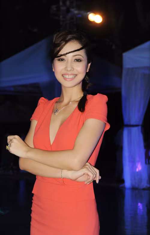... Jennifer Phạm..