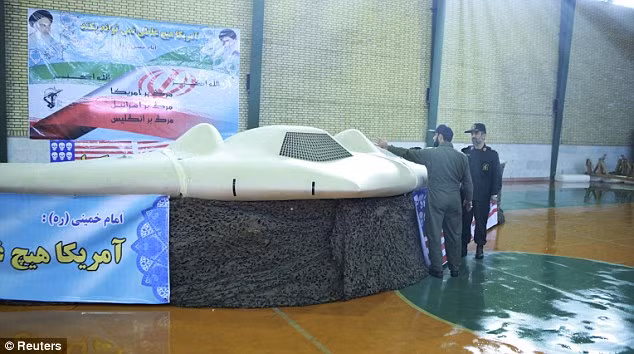 Iran tuyên bố đây là chiếc RQ-170 Sentinel bị quân đội nước này bắn rơi hôm 4/12 tại khu vực biên giới phía đông Iran tuyên bố đây là chiếc RQ-170 Sentinel bị quân đội nước này bắn rơi hôm 4/12 tại khu vực biên giới phía đông