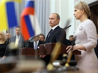Cựu thủ tướng Ukraina Tymoshenko (phải) và Thủ tướng Nga Putin Cựu thủ tướng Ukraina Tymoshenko (phải) và Thủ tướng Nga Putin