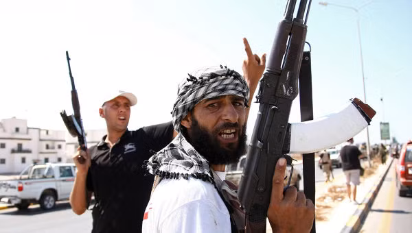 Hiện số vũ khí trôi nổi nằm trong tay dân chúng Libya là rất lớn Hiện số vũ khí trôi nổi nằm trong tay dân chúng Libya là rất lớn