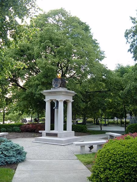 Đài tưởng niệm lực lượng cứu hỏa Columbus ở công viên Battelle