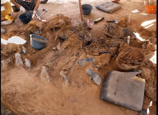 1.270 người này là các tù nhân bị thảm sát tại nhà tù Abu Salim ở Tripoli