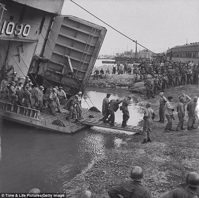 Tham gia cuộc chiến tranh liên Triều 1950-1953, 137.899 người Hàn Quốc đã thiệt mạng. Trong khi đó, các đồng minh của Hàn Quốc cũng đã gánh tổn thất không nhỏ như: 36.516 lính Mỹ chết, Anh mất 1.109 người, Thổ Nhĩ Kỳ mất 721 binh sĩ và Canada mất 516 binh sĩ. Tham gia cuộc chiến tranh liên Triều 1950-1953, 137.899 người Hàn Quốc đã thiệt mạng. Trong khi đó, các đồng minh của Hàn Quốc cũng đã gánh tổn thất không nhỏ như: 36.516 lính Mỹ chết, Anh mất 1.109 người, Thổ Nhĩ Kỳ mất 721 binh sĩ và Canada mất 516 binh sĩ.