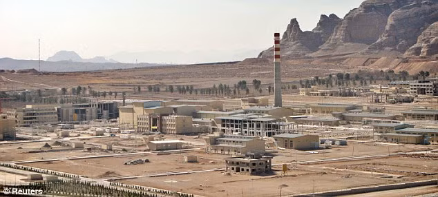 Cơ sở xử lý uranium gần cơ sở hạt nhân Isfahan nhìn cận cảnh hồi tháng 3/2005