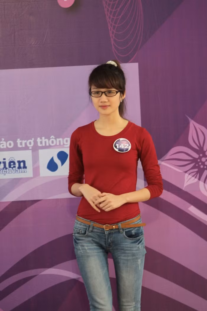 Hoàng Ngọc Hà Hải Yến Ngày sinh: 11.05.1993 Nơi sinh: Yên Bái Lớp: K56a, ĐH Đại học Khoa học xã hội và Nhân văn Hà Nội