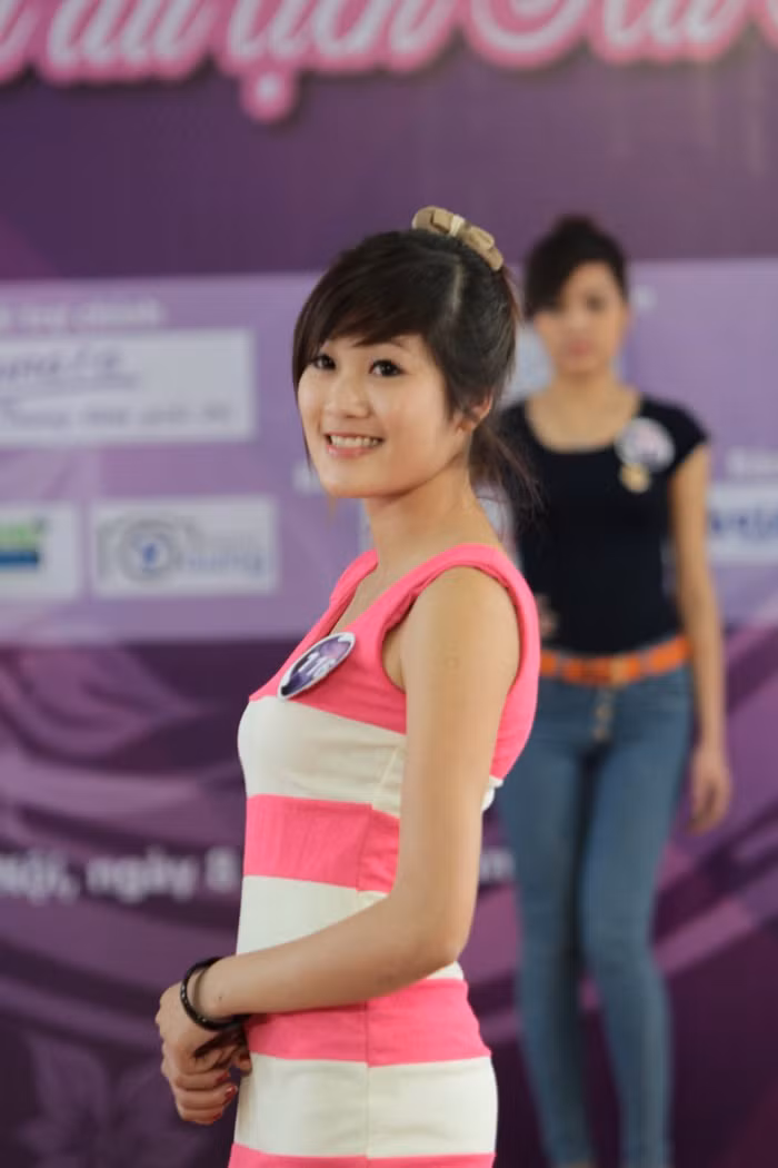 Nguyễn Thị Xiêm Ngày sinh: 20/02/1992 Nơi sinh: Thạch Khôi -TP.Hải Dương - Hải Dương Lớp: THE02-06, ĐH Kinh Doanh và Công Nghệ Hà Nội.
